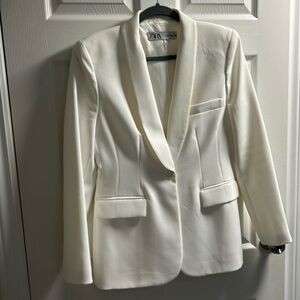 Tuxedo-style blazer with faux front pockets